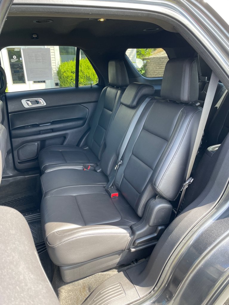 Used 2015 Ford Explorer XLT w/ Equipment Group 202B FWD image 18