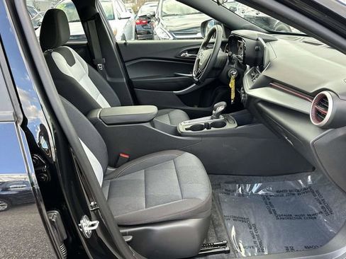 Used 2025 Chevrolet Trax RS w/ Sunroof Package image 20