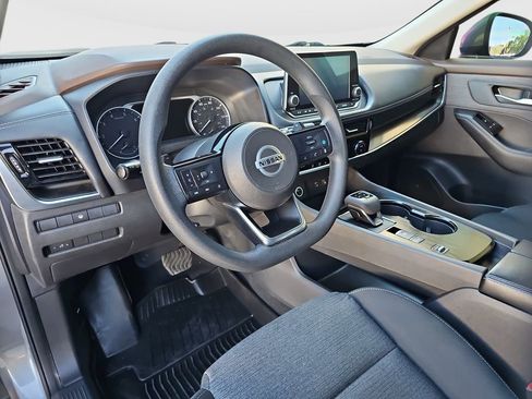 Used 2021 Nissan Rogue SV image 9