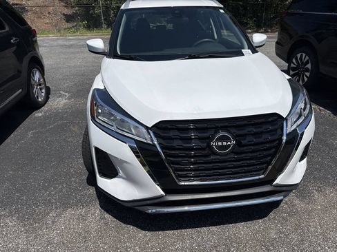 Used 2022 Nissan Kicks SV FWD image 4