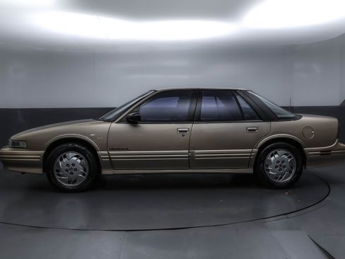 Used 1994 Oldsmobile Cutlass Supreme S FWD image 2