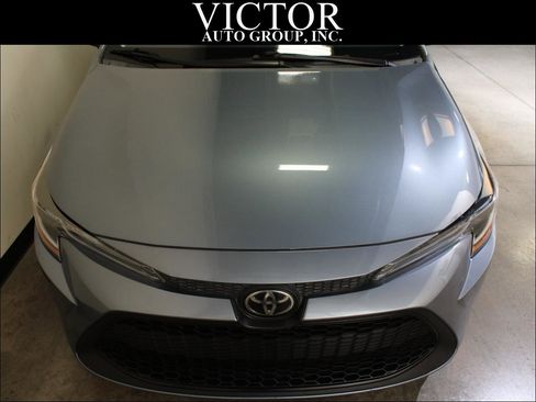Used 2021 Toyota Corolla LE image 3