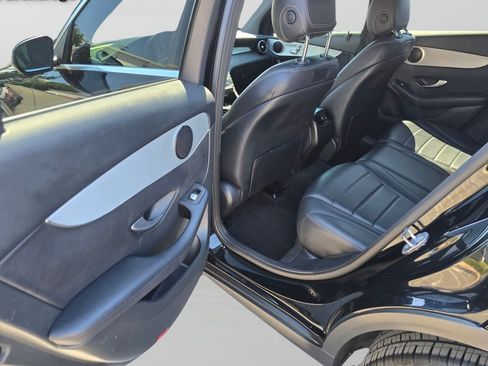 Used 2019 Mercedes-Benz GLC 300 4MATIC image 22