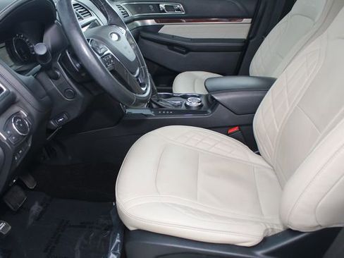 Used 2019 Ford Explorer Platinum image 22