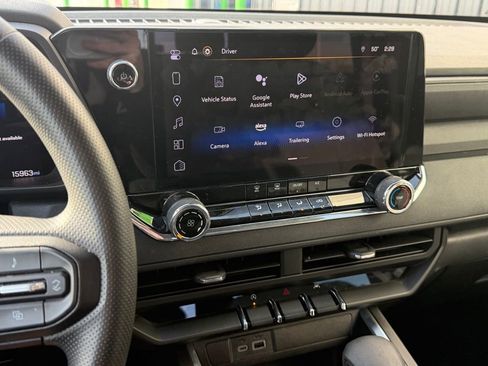 Used 2024 Chevrolet Colorado Trail Boss w/ Technology Package image 10