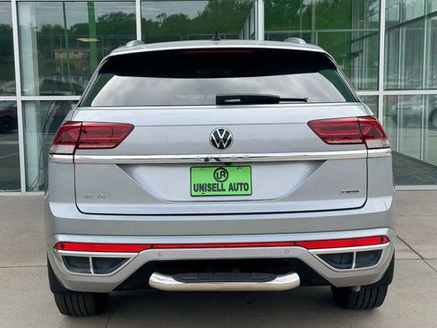 Used 2020 Volkswagen Atlas Cross Sport SE w/ Panoramic Sunroof Package AWD/4WD image 6