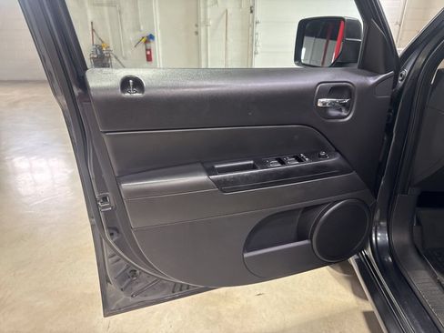 Used 2014 Jeep Patriot Sport w/ Power Value Group FWD image 16