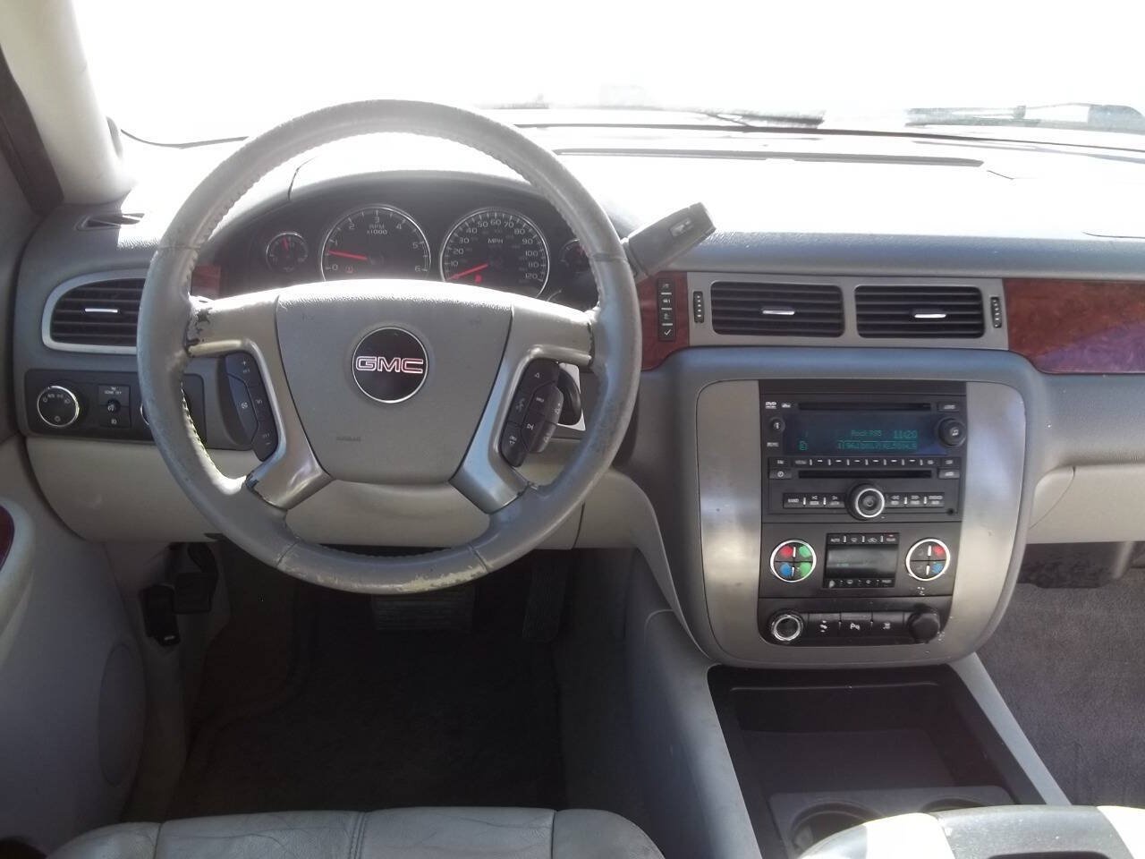 Used 2009 GMC Yukon XL SLT w/ SLT Chrome Edition AWD/4WD image 9
