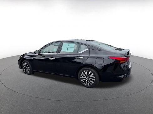 Used 2025 Nissan Altima 2.5 SV FWD image 10