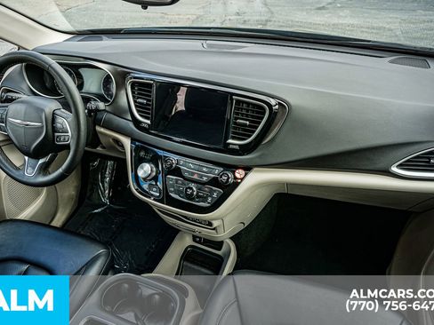 Used 2024 Chrysler Pacifica Touring-L FWD image 26