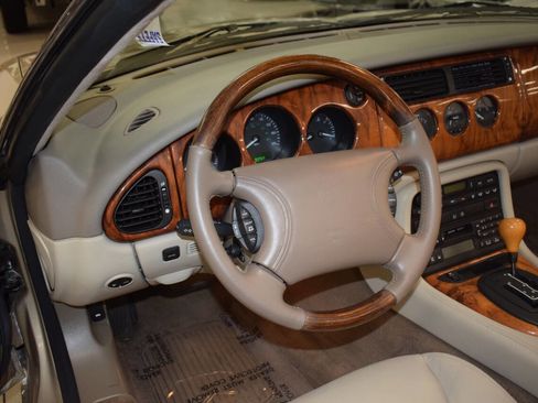 Used 1998 Jaguar XK8 Convertible image 23