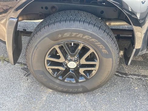 Used 2018 Nissan Frontier SV AWD/4WD image 9