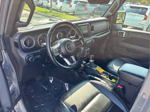 Used 2018 Jeep Wrangler Unlimited Sahara w/ Dual Top Group AWD/4WD image 14