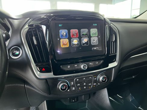 Used 2018 Chevrolet Traverse LT FWD image 14