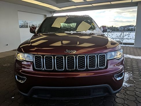 Used 2018 Jeep Grand Cherokee Laredo image 2