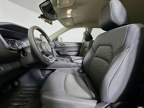 Used 2024 Nissan Pathfinder S image 13