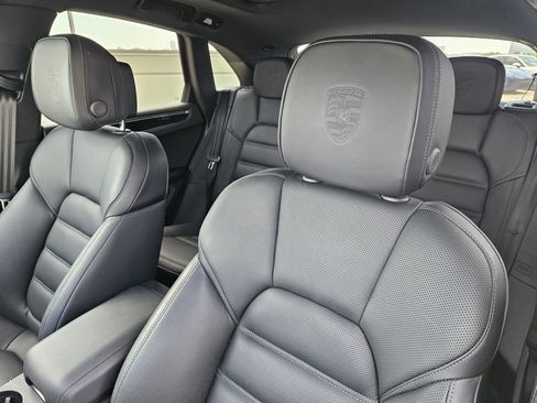Certified 2026 Porsche Macan AWD/4WD image 6