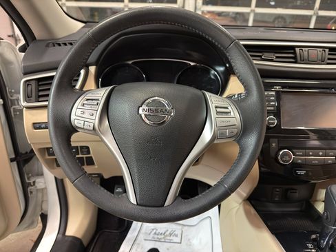 Used 2016 Nissan Rogue SL w/ SL Premium Package image 16