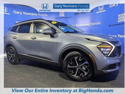 Used 2025 Kia Sportage EX w/ Premium Package image 4