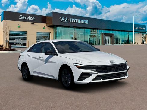 New 2026 Hyundai Elantra Sport FWD image 11