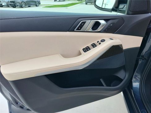Used 2022 BMW X5 xDrive40i w/ Parking Assistance Package image 16