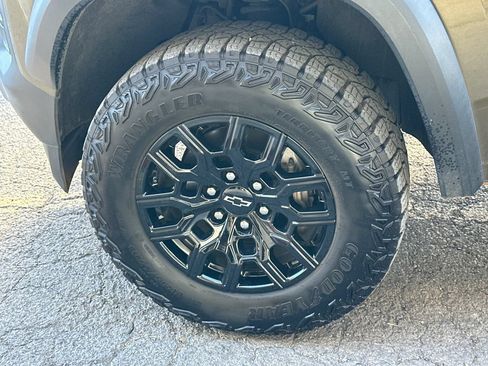 Used 2023 Chevrolet Colorado Trail Boss w/ Technology Package AWD/4WD image 12
