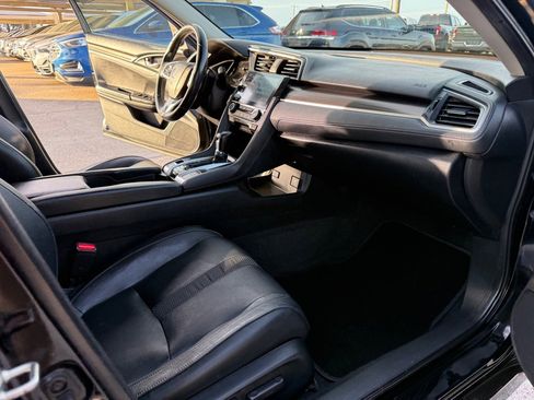 Used 2019 Honda Civic Touring image 13