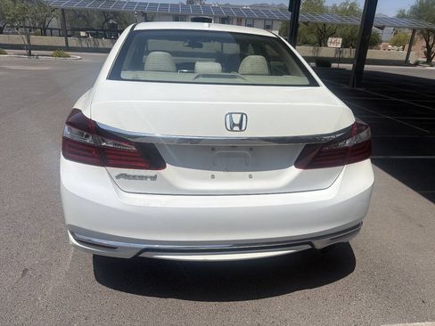 Used 2017 Honda Accord EX image 7