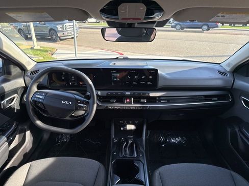 Used 2025 Kia K4 LXS image 23