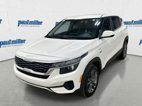 Used 2022 Kia Seltos LX image 1