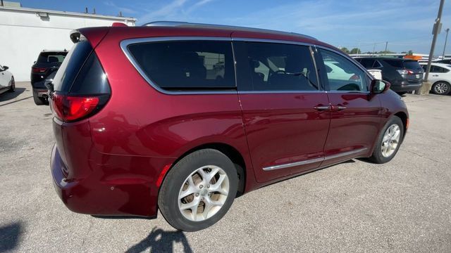 Used 2017 Chrysler Pacifica Touring-L Plus w/ Advanced Safetytec Group FWD image 2
