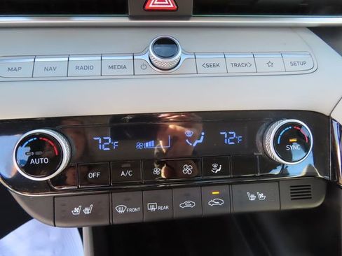 Used 2022 Hyundai Elantra Limited image 31