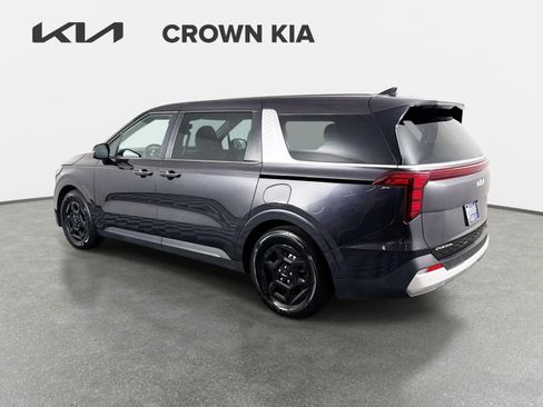 Used 2025 Kia Carnival FWD image 7