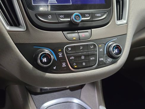 Used 2024 Chevrolet Malibu LT image 34