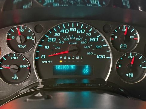 Used 2017 Chevrolet Express 2500 RWD image 16