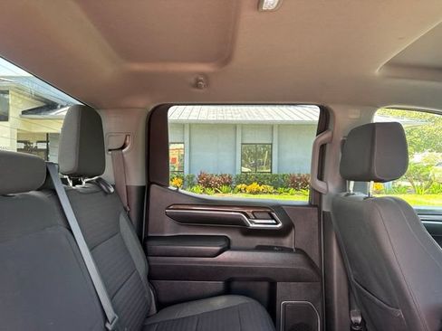 Used 2023 Chevrolet Silverado 1500 LT AWD/4WD image 13