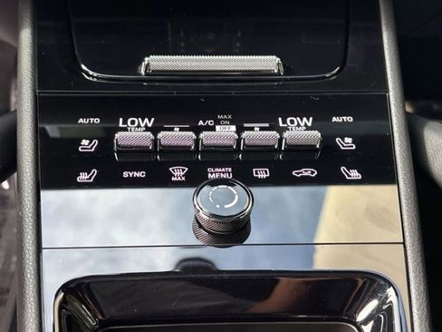 Used 2025 Porsche Cayenne E-Hybrid Coupe image 26