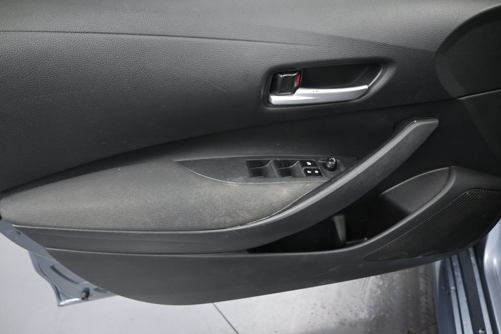 Used 2020 Toyota Corolla LE FWD image 12