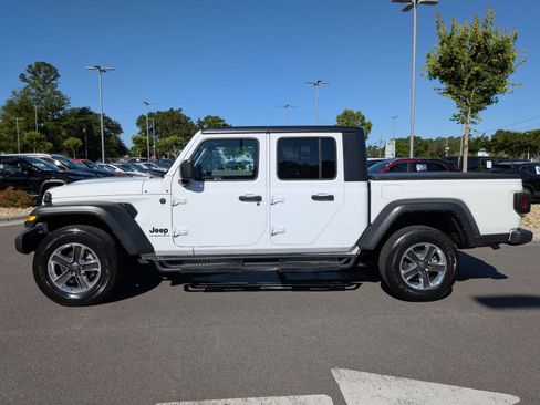 Used 2023 Jeep Gladiator Sport AWD/4WD image 6