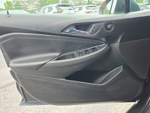 Used 2017 Chevrolet Cruze Premier FWD image 28