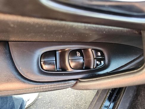 Used 2014 Nissan Rogue S image 5