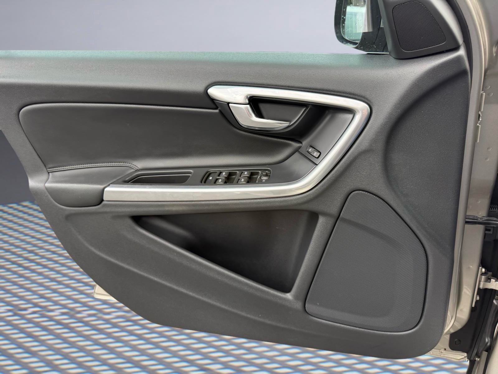 Used 2015 Volvo S60 T5 Platinum FWD image 24