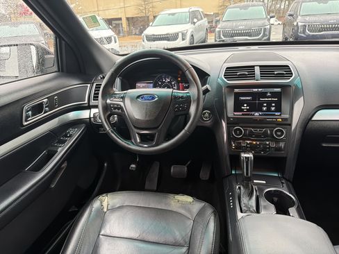 Used 2016 Ford Explorer XLT w/ Equipment Group 202A image 26