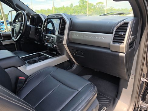 Used 2022 Ford F250 Lariat w/ Black Appearance Package AWD/4WD image 18