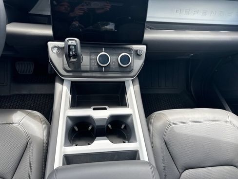 New 2026 Land Rover Defender 110 X-Dynamic SE AWD/4WD image 23