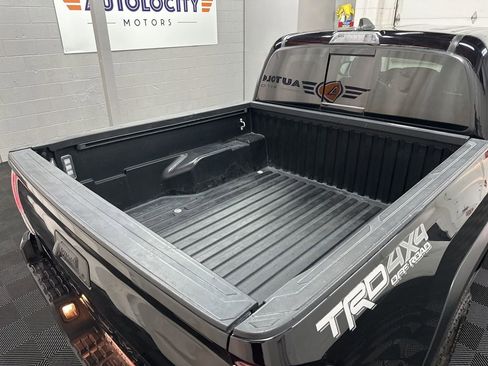Used 2020 Toyota Tacoma TRD Off-Road w/ Technology Package AWD/4WD image 11