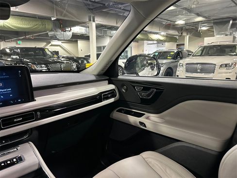 Used 2025 Lincoln Aviator Reserve w/ Illumination Package image 26