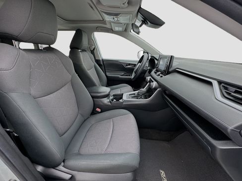 Used 2019 Toyota RAV4 XLE w/ Carpet Mat Package FWD image 20
