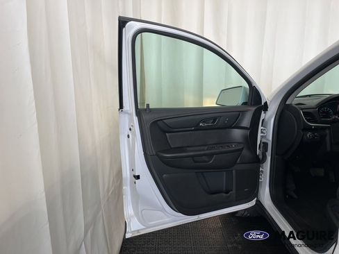 Used 2016 Chevrolet Traverse LT w/ Traveler's Package FWD image 18