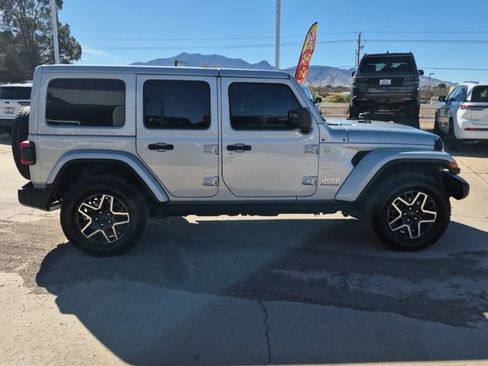 Used 2024 Jeep Wrangler Sahara w/ Technology Group image 4